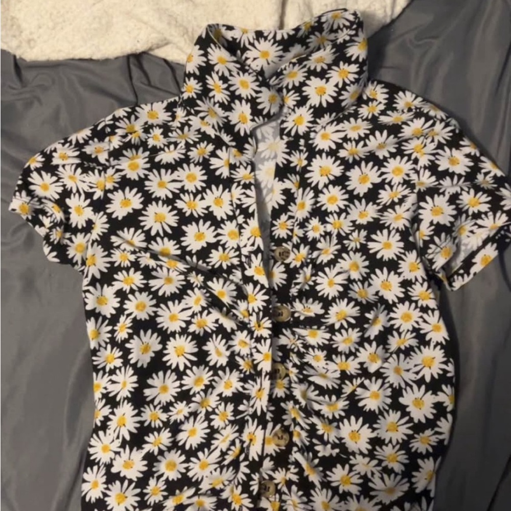 Floral cropped shirt- Black and White
